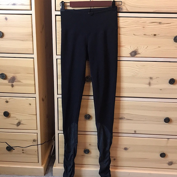 Zella Pants - Zella Studio Gym Full Length Leggings with Ruched Detail Size XS